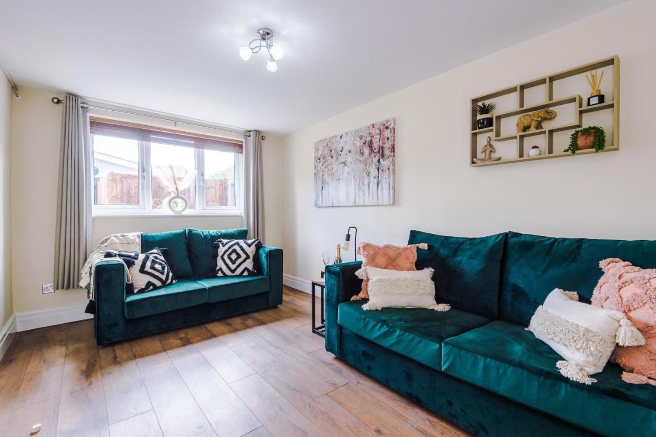 Charming 3-Bed Cottage In Chester, Ideal For Families & Workers, Free Parking - Sleeps 7 Exteriör bild