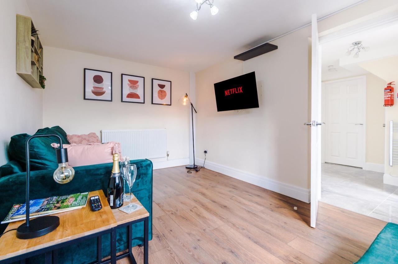 Charming 3-Bed Cottage In Chester, Ideal For Families & Workers, Free Parking - Sleeps 7 Exteriör bild
