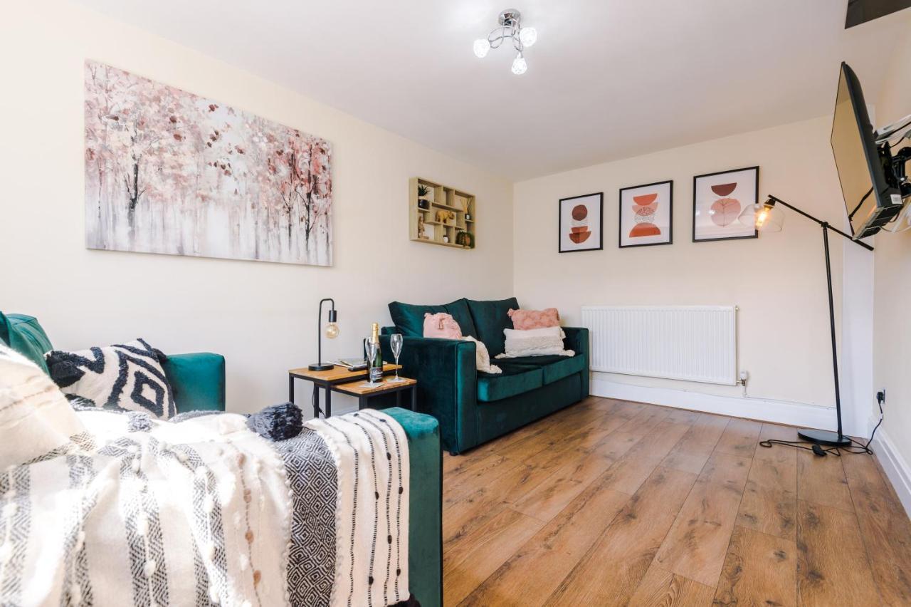 Charming 3-Bed Cottage In Chester, Ideal For Families & Workers, Free Parking - Sleeps 7 Exteriör bild
