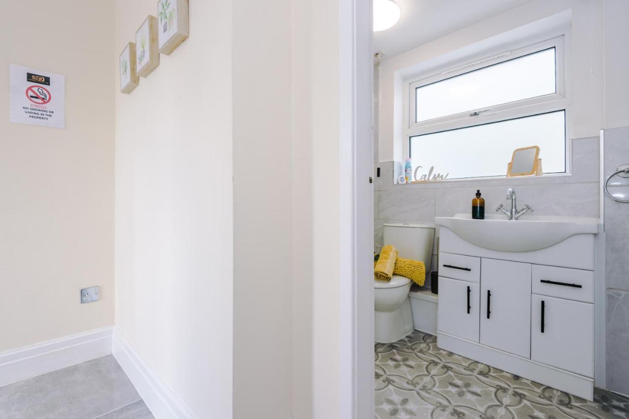 Charming 3-Bed Cottage In Chester, Ideal For Families & Workers, Free Parking - Sleeps 7 Exteriör bild