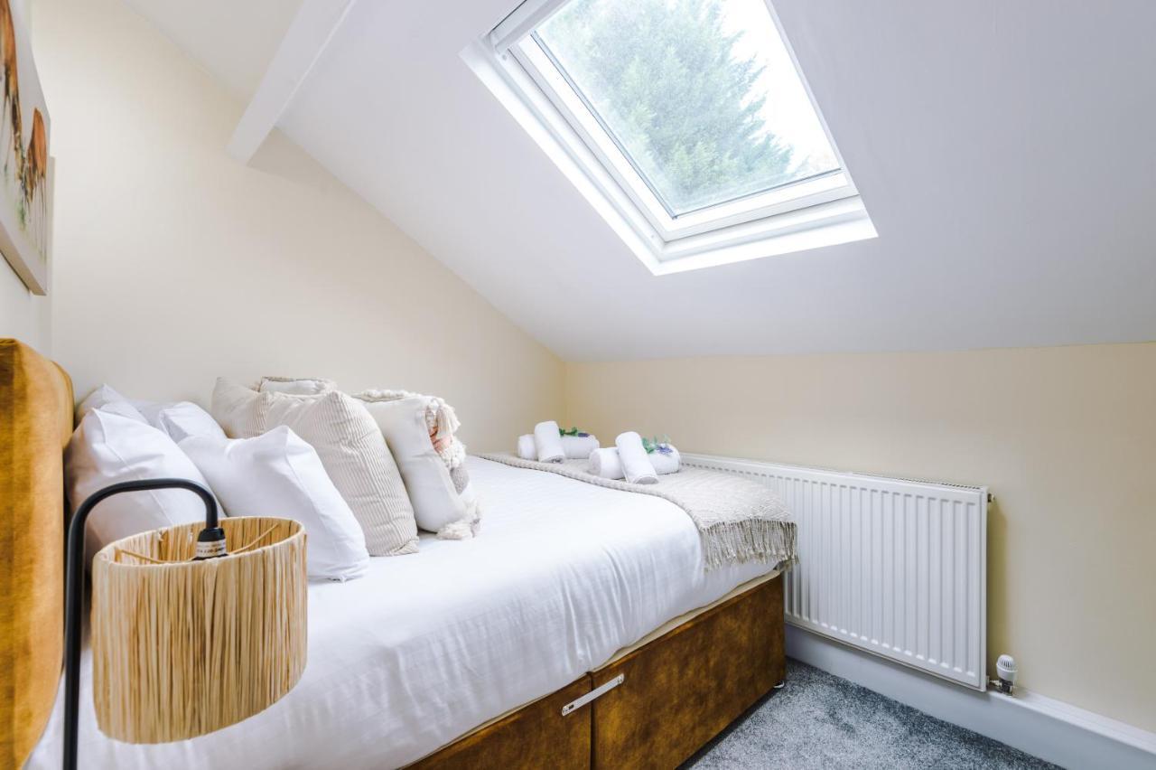 Charming 3-Bed Cottage In Chester, Ideal For Families & Workers, Free Parking - Sleeps 7 Exteriör bild
