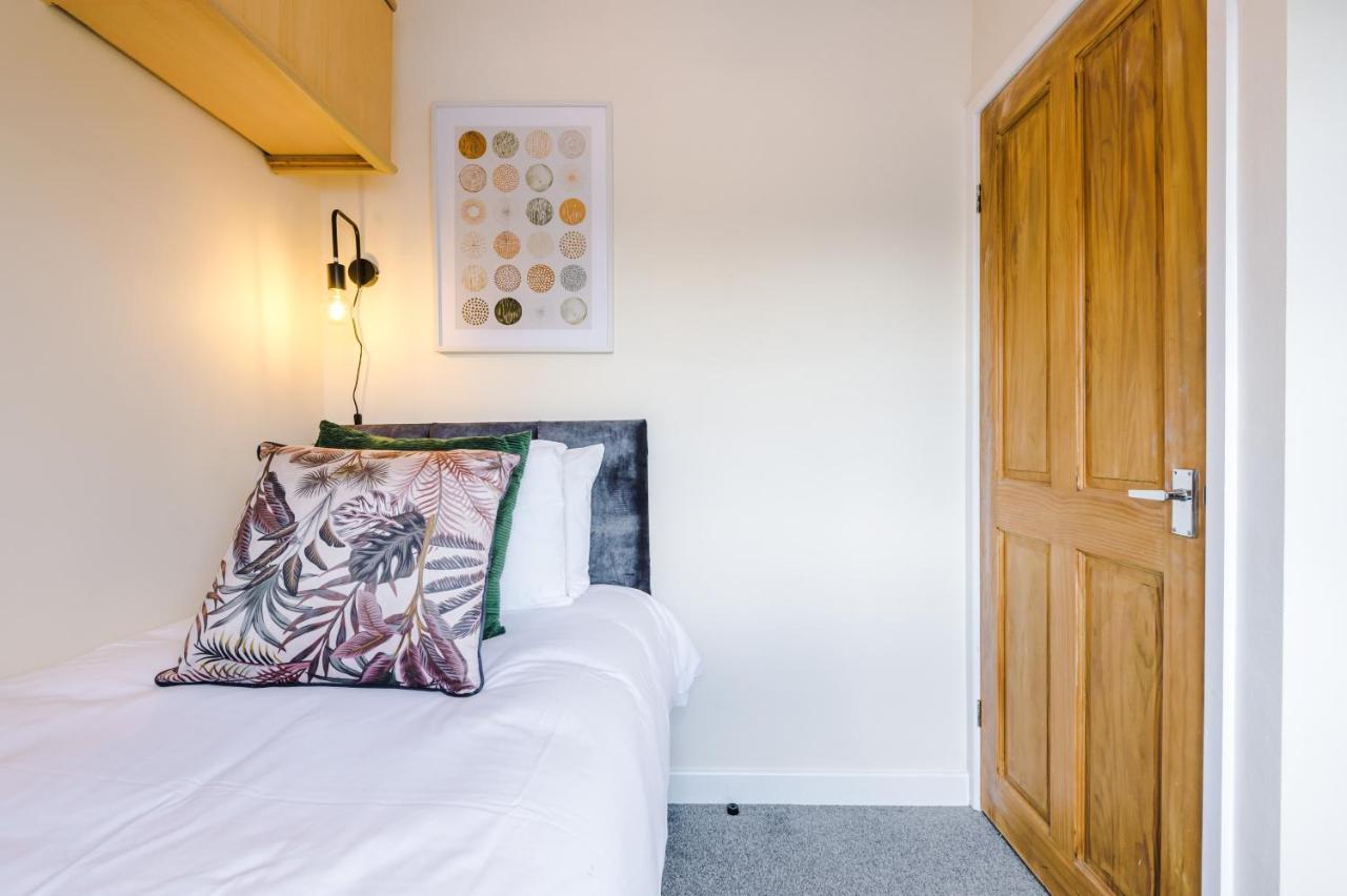 Charming 3-Bed Cottage In Chester, Ideal For Families & Workers, Free Parking - Sleeps 7 Exteriör bild