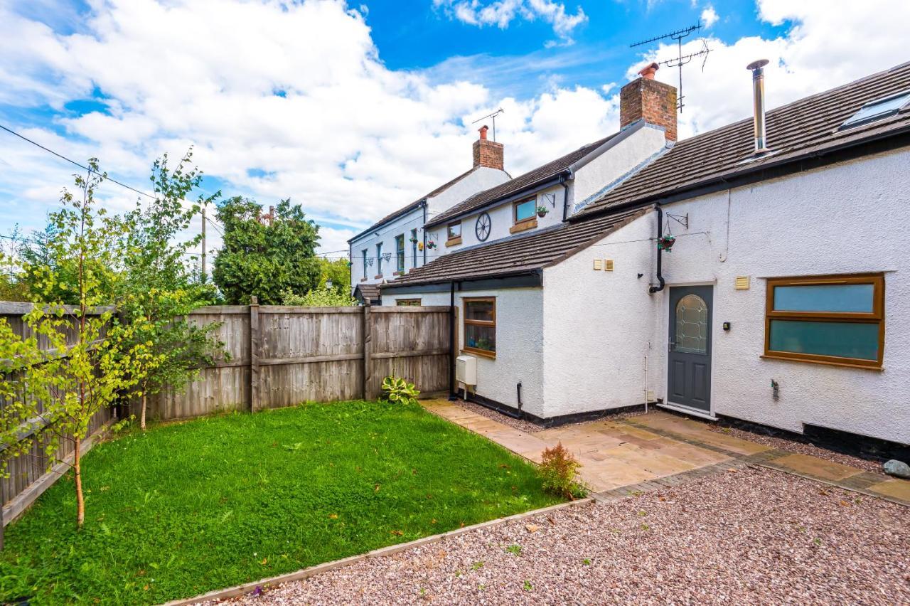 Charming 3-Bed Cottage In Chester, Ideal For Families & Workers, Free Parking - Sleeps 7 Exteriör bild