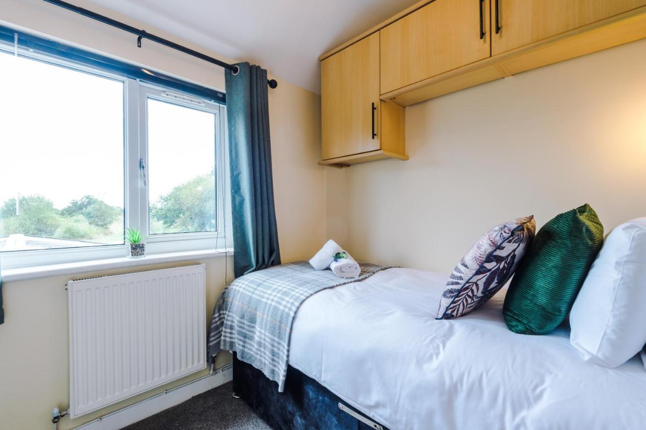 Charming 3-Bed Cottage In Chester, Ideal For Families & Workers, Free Parking - Sleeps 7 Exteriör bild