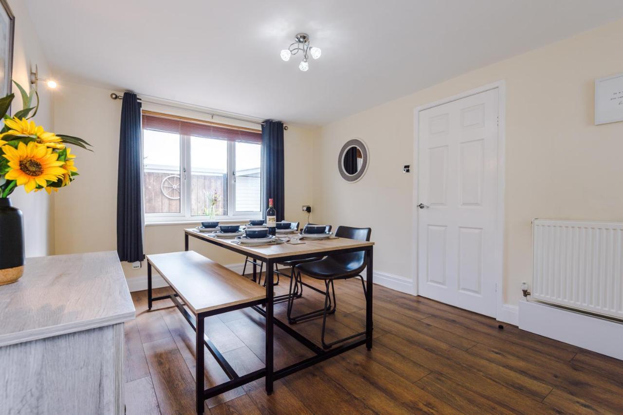 Charming 3-Bed Cottage In Chester, Ideal For Families & Workers, Free Parking - Sleeps 7 Exteriör bild