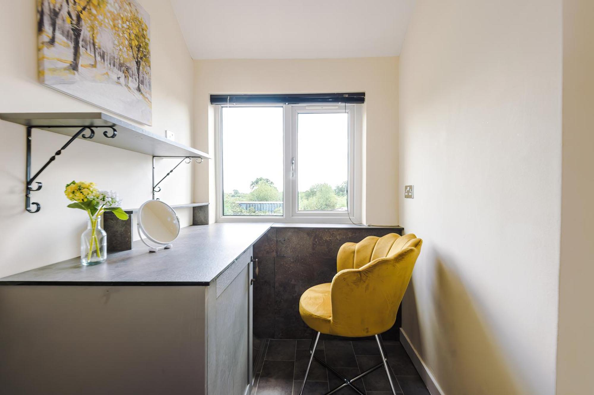 Charming 3-Bed Cottage In Chester, Ideal For Families & Workers, Free Parking - Sleeps 7 Exteriör bild
