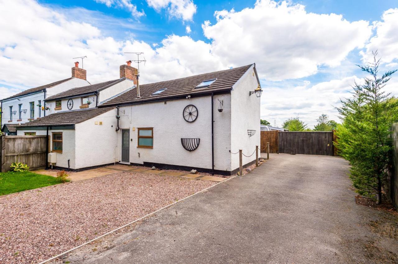 Charming 3-Bed Cottage In Chester, Ideal For Families & Workers, Free Parking - Sleeps 7 Exteriör bild