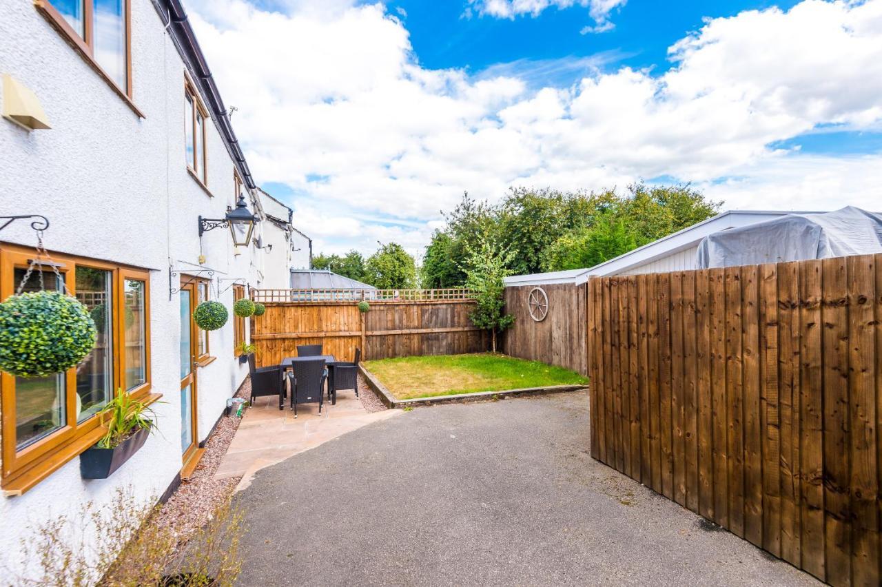 Charming 3-Bed Cottage In Chester, Ideal For Families & Workers, Free Parking - Sleeps 7 Exteriör bild